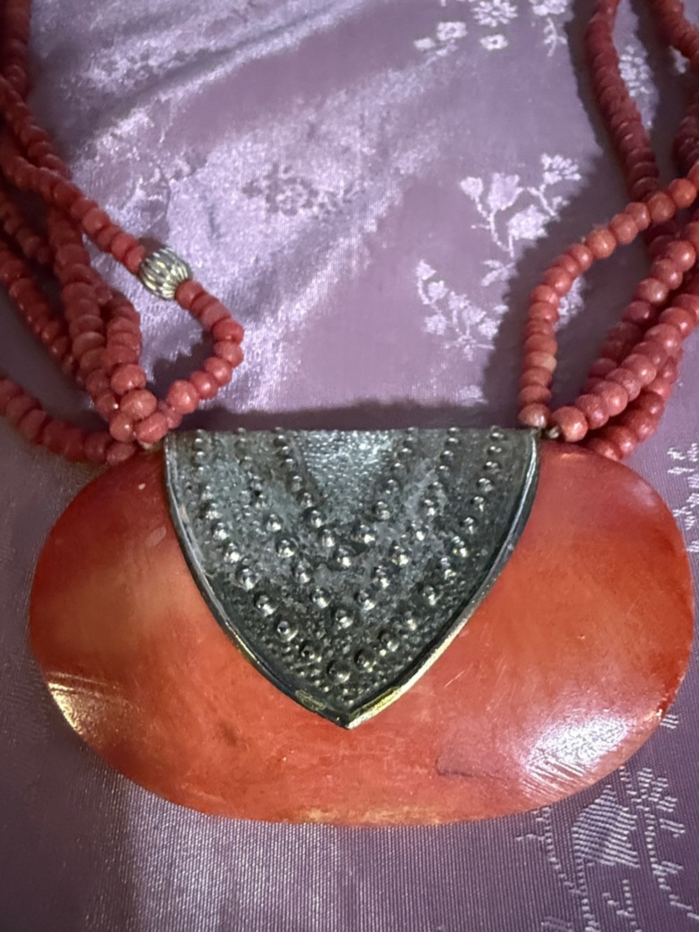 Spiny oyster coral necklace - Picture 2 of 4